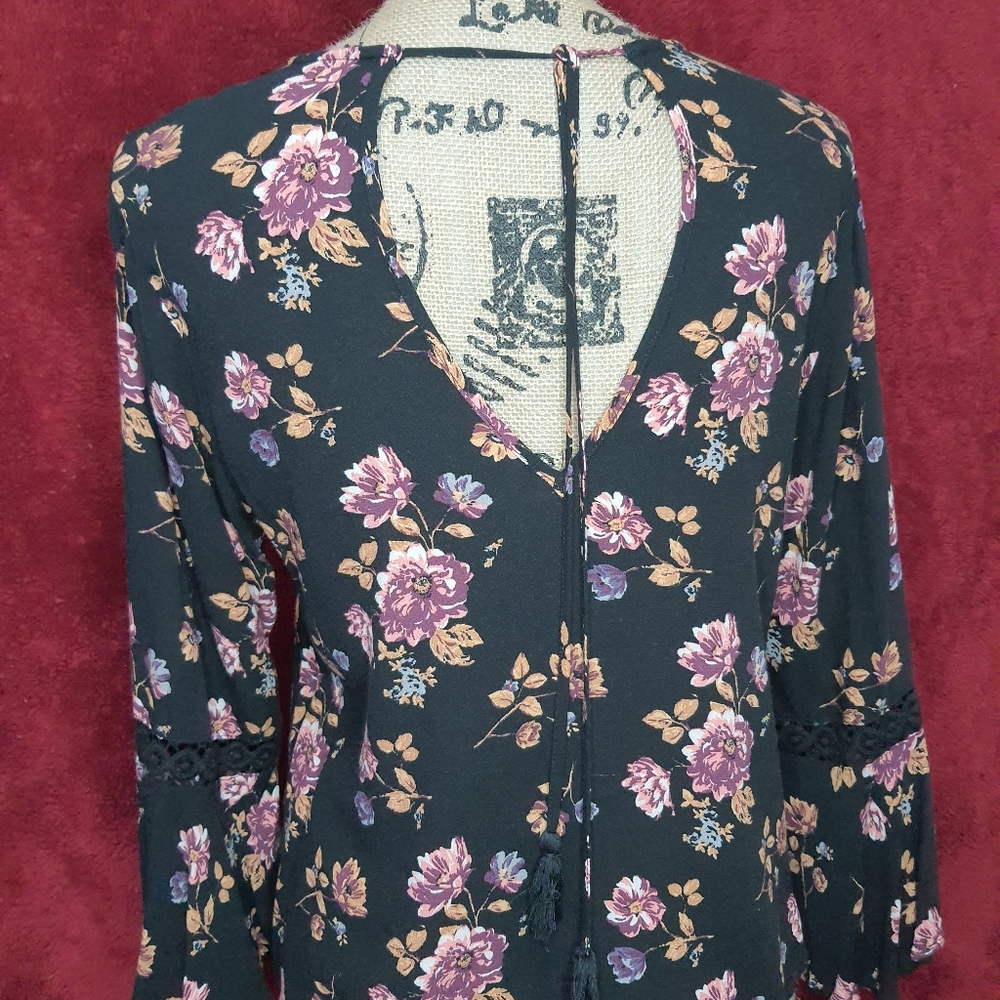 Forever 21 Center Lace Blouse Long Sleeve Medium - Picture 3 of 3